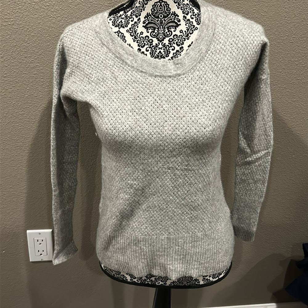 Bloomingdale’s 100% cashmere sweater gray long sleeve XS